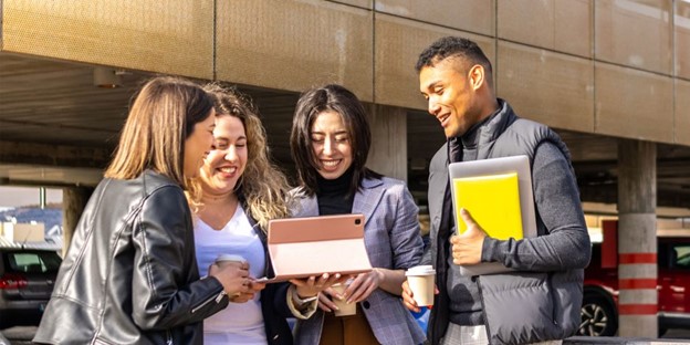 Canadá amplía las horas de trabajo para estudiantes internacionales